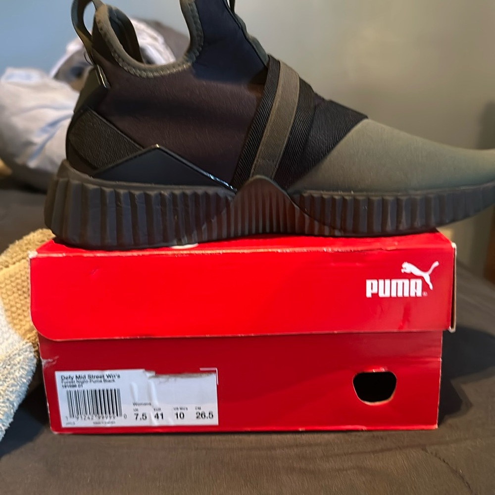 Puma Defy Mid Street Women’s size 10